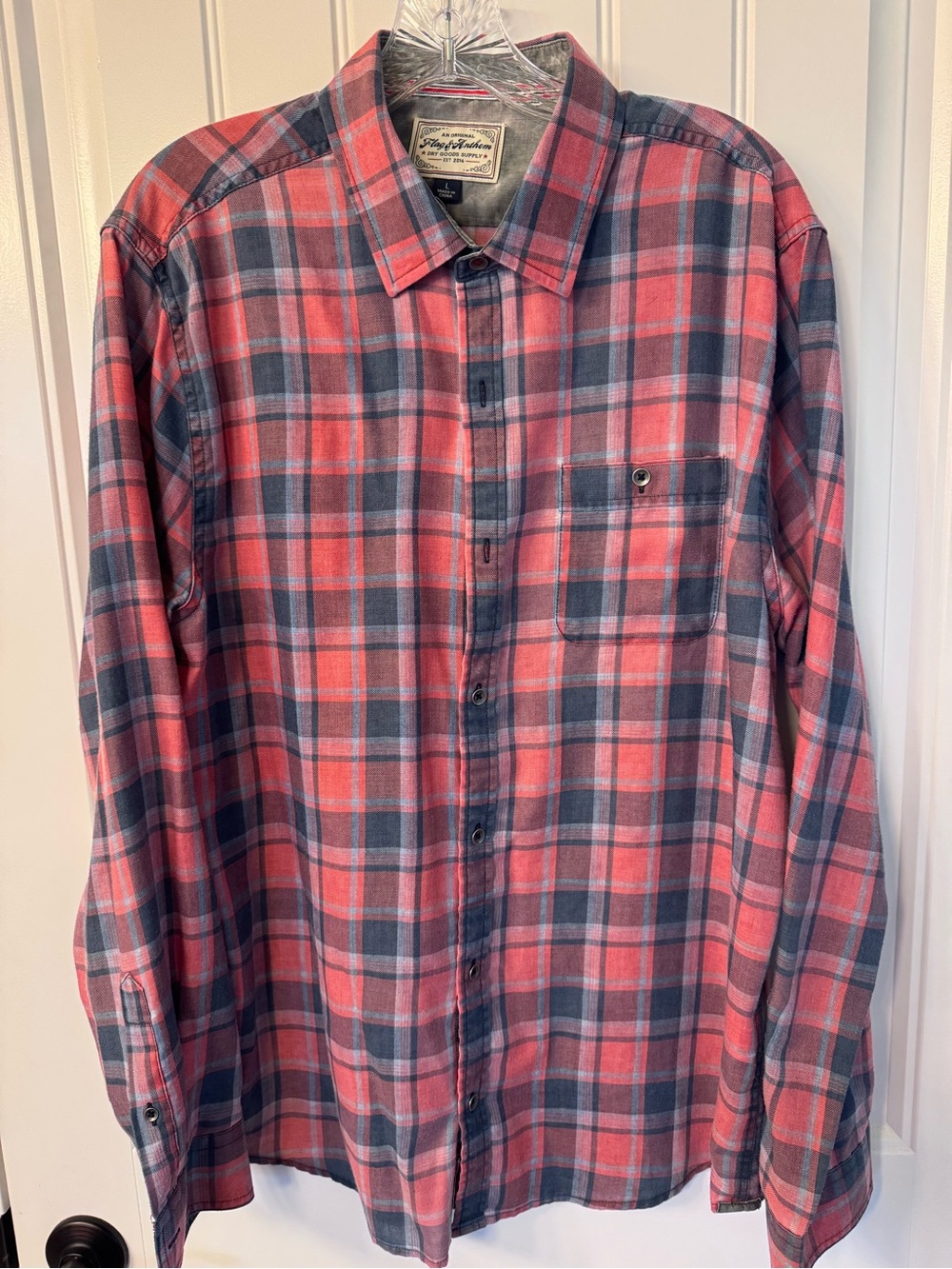 Men's Casual Plaid Button-Down Shirt in Red and Blue